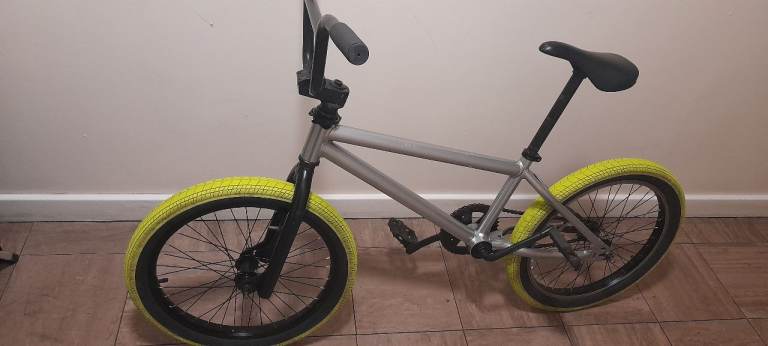 DECATHLON B'TWIN WIPE 520 BMX