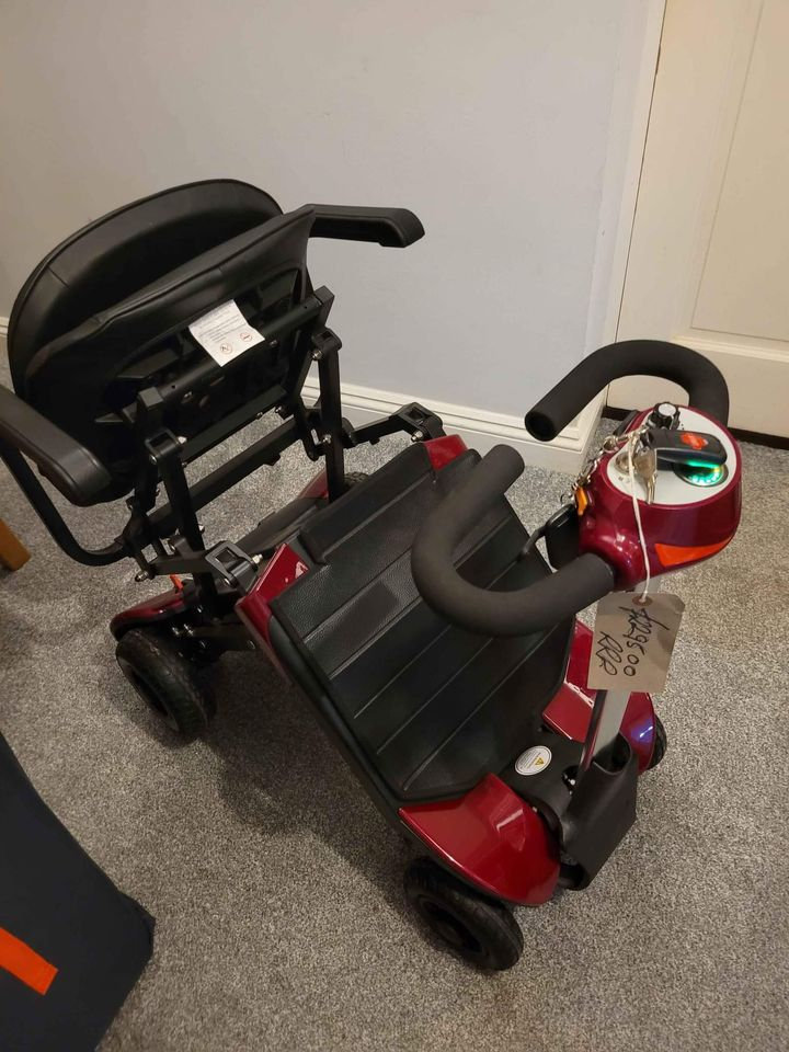 image for Iglide autofolding mobility scooter Like New ***£1'200.00*** REDUCED