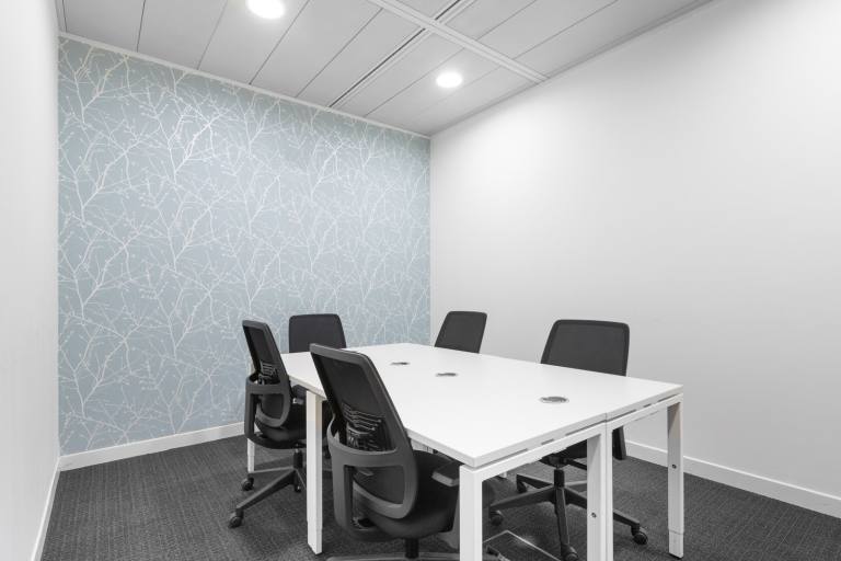 Hemel Hempstead - HP2 4TZ \ All-Inclusive Office Space for 4 Workstations