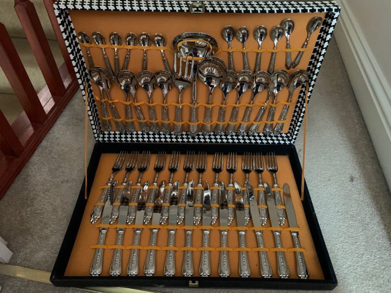 Silver plates cutlery set