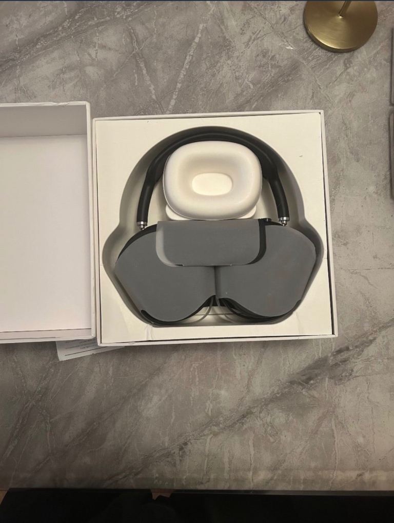 Apple AirPods Max Headphones – Midnight Colour, Brand New