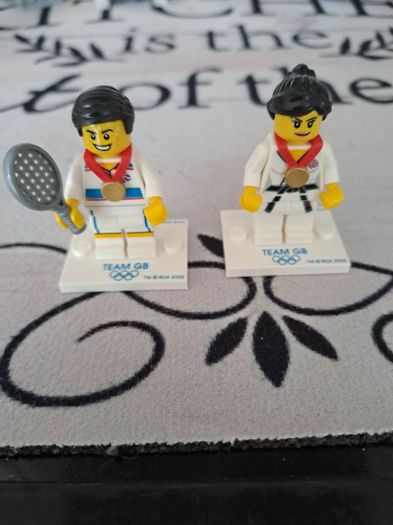 Lego Team GB Minifigures - Tennis Player & Martial Artist