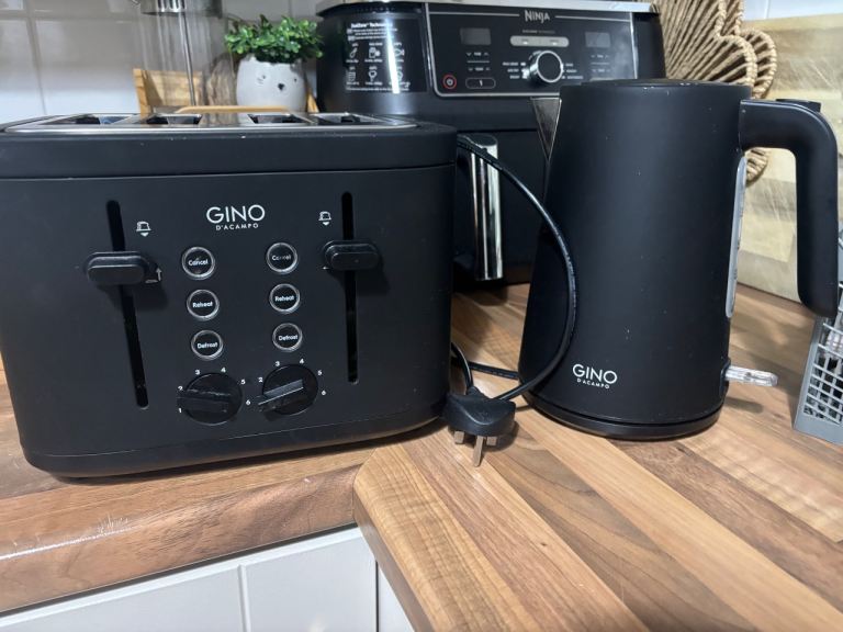 Kettle and 4 slice toaster
