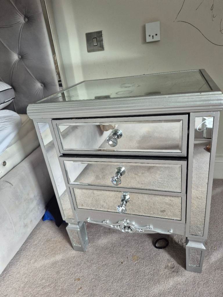 2 x Mirrored Bedside Table with 3 Drawers – Silver, Good Condition
