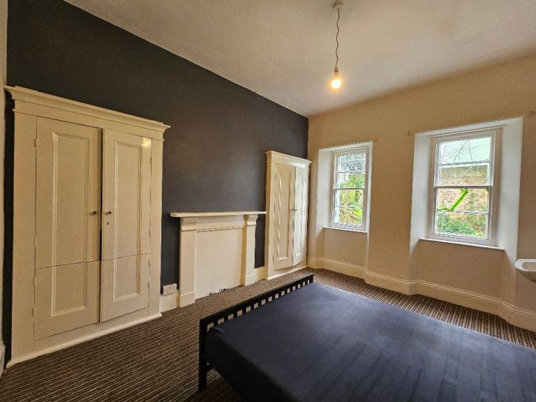 Room Available, St Malo - Torquay. 