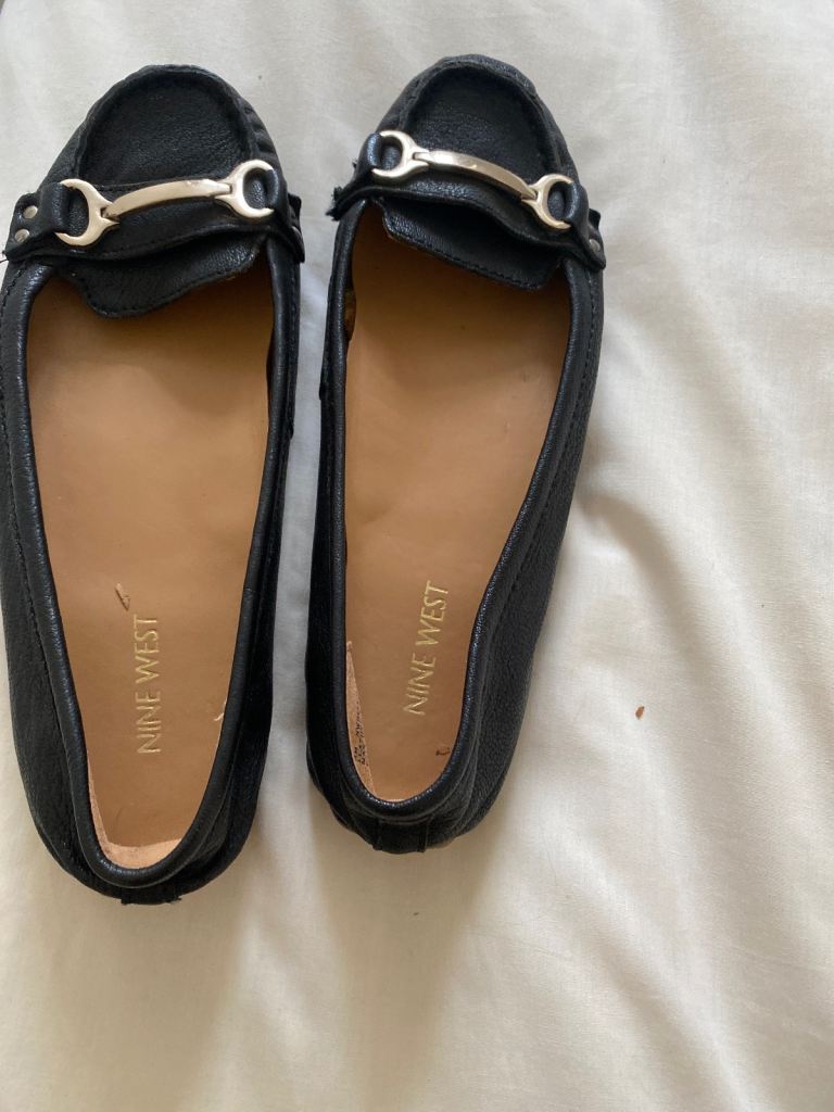 Flat shoes 