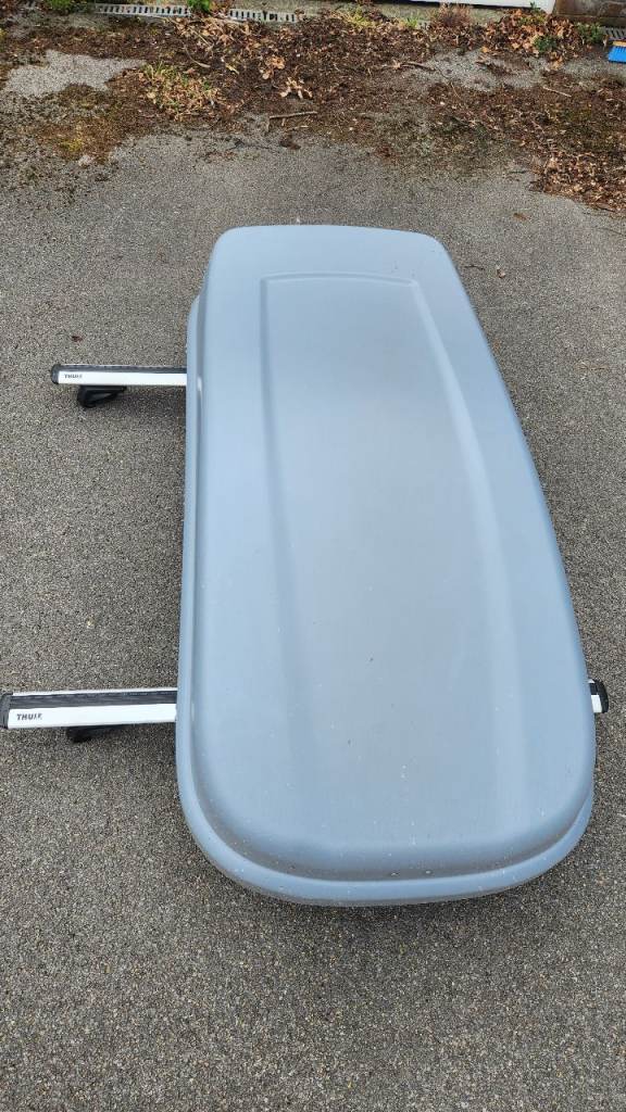 Halfords Roof Box with bars