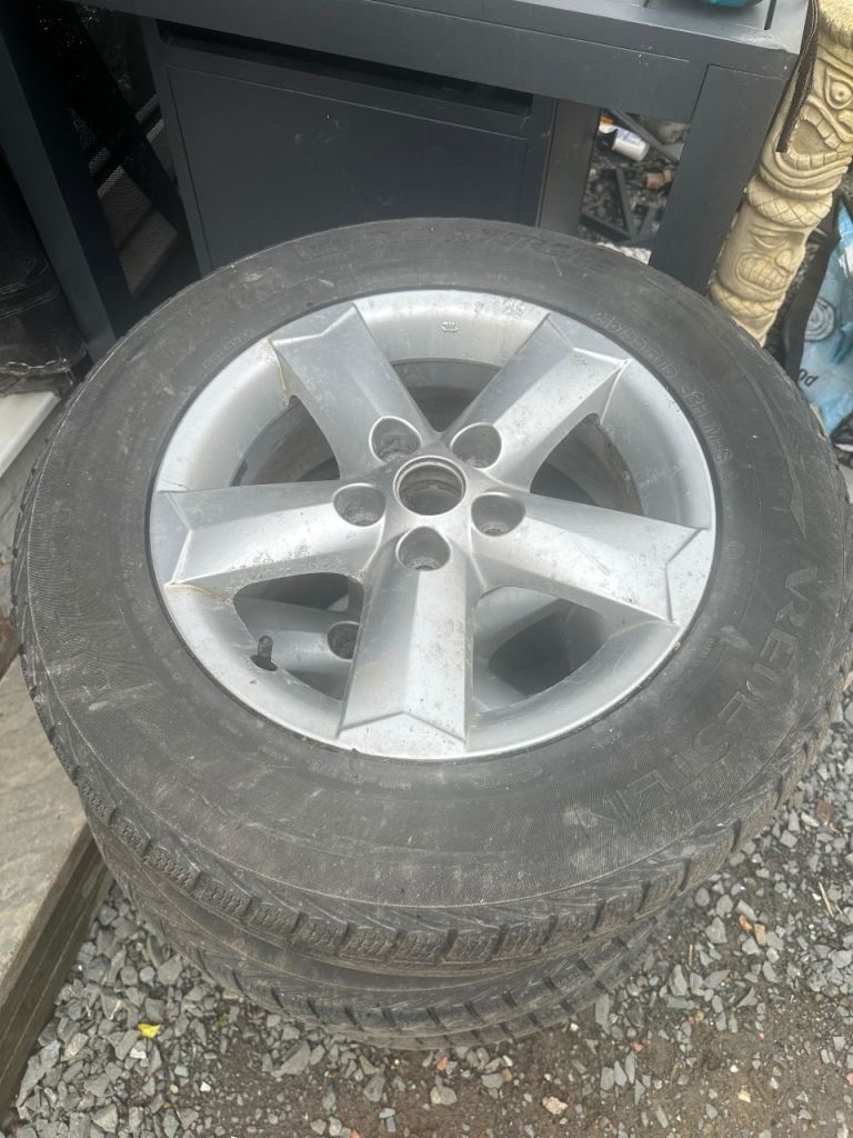 Nissan Qashqai 16” Alloy Wheels + Vredestein Winter Tyres aviemore 
