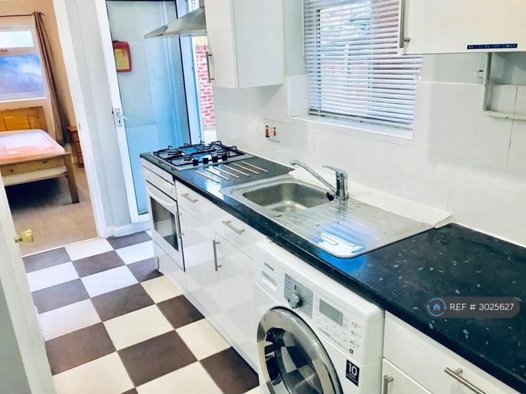 Studio flat in Henry St, Reading, RG1 (#3025627)