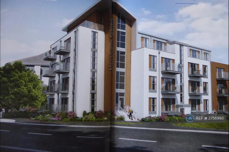 1 bedroom flat in North Street, Horsham, RH13 (1 bed) (#2756993)