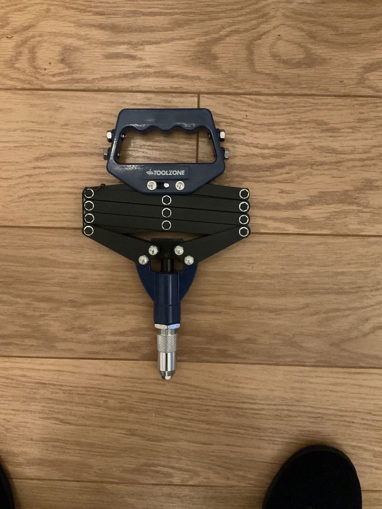 Pop rivet gun 