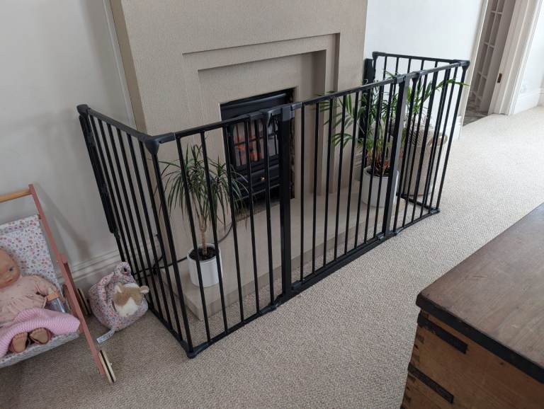 BabyDan XL Fire Surround Configure Gate, Black