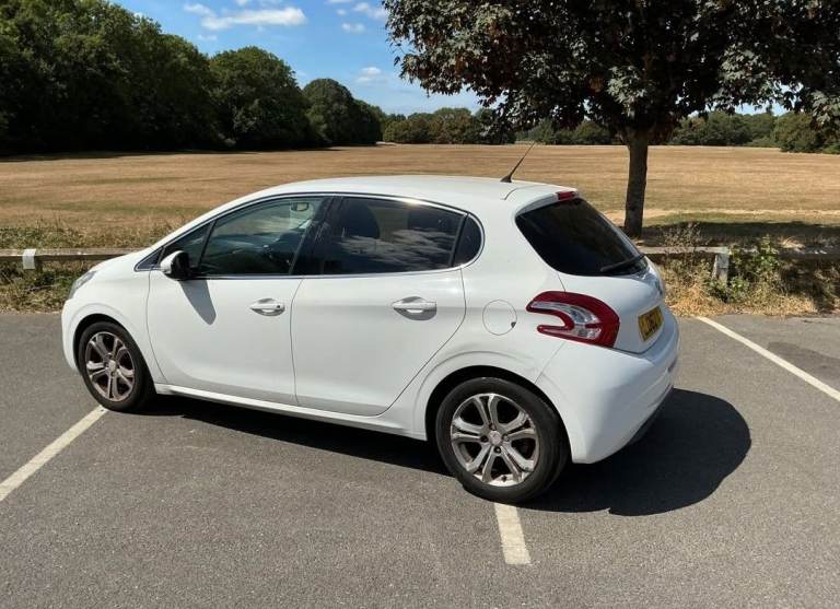 Peugeot, 208, Hatchback, 2013, Manual, diesel 1560 (cc), 5 doors