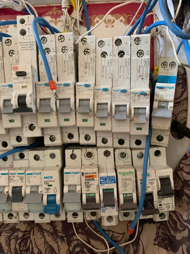 38 pcs circuit breakers click flow junction 