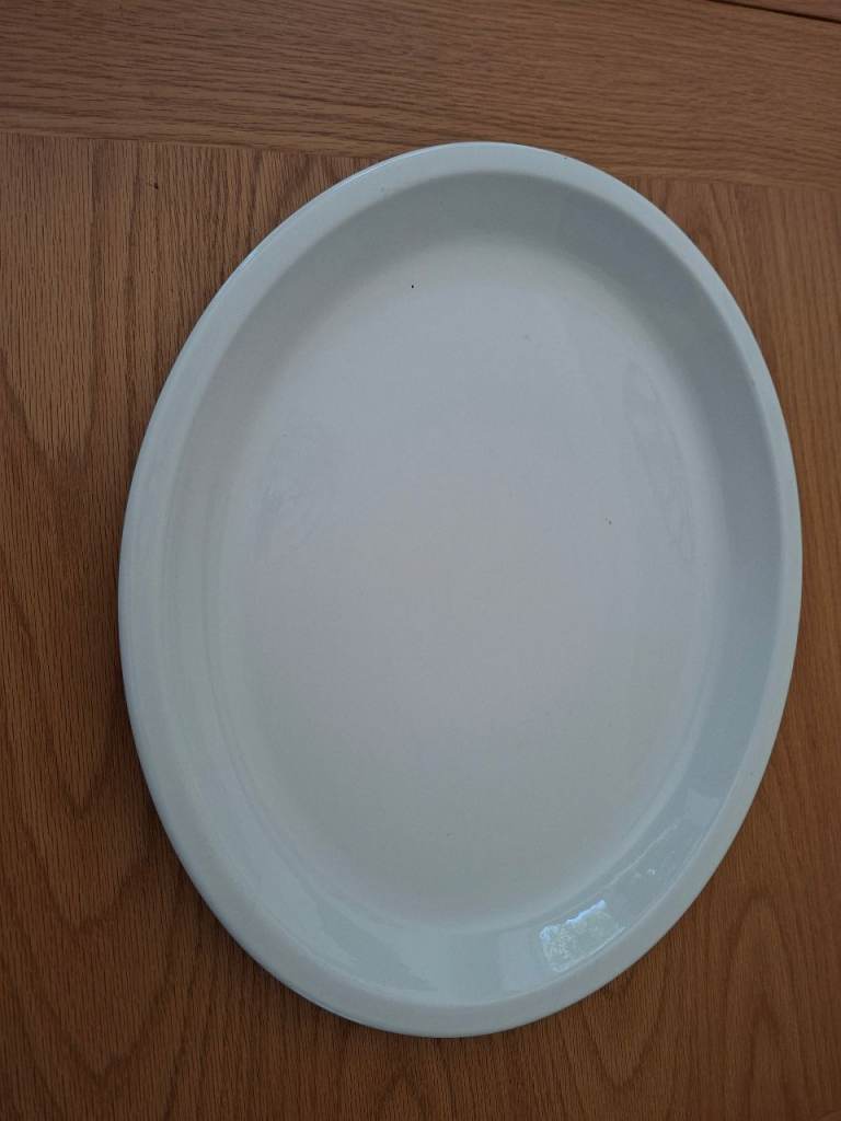 Serving platter. (2)