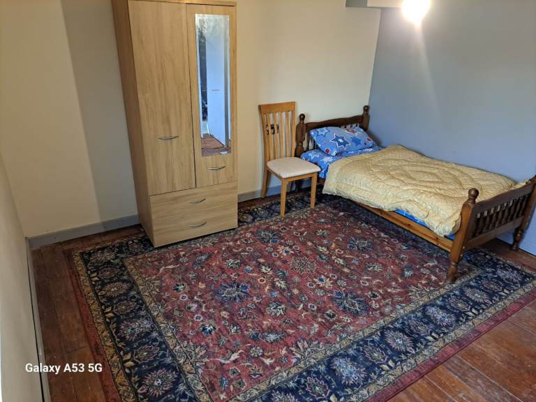 Room to let in Levenshulme - Short term