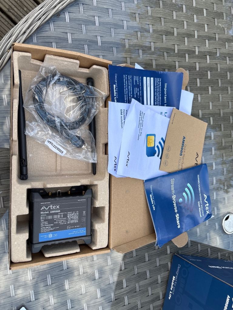 Avtex - AMR985 Mobile WiFi Router | AMR985 for caravans , motorhomes and van conversions 