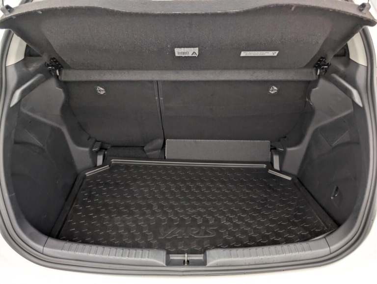 2022 Toyota Yaris 1.5 VVT-h Design Hatchback 5dr Petrol Hybrid E-CVT Euro 6 (s/s) (116 ps) -  HAT...