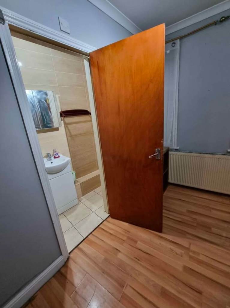 Double size en suite room to share 