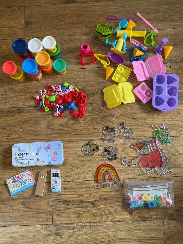 CRAFT BUNDLE: PLAY-DOH, TOOLS & ACCESSORIES, SUN-CATCHERS, FINGER PRINT SET, CRAYONS & PENCILS
