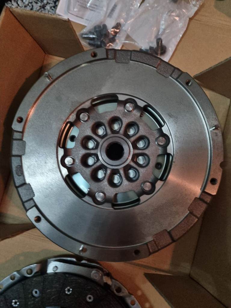 Luk dual mass flywheel & clutch kit