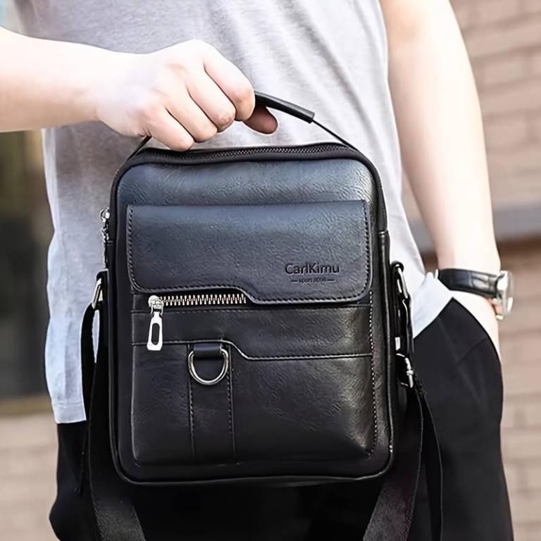 Men’s leather messenger shoulder bag.