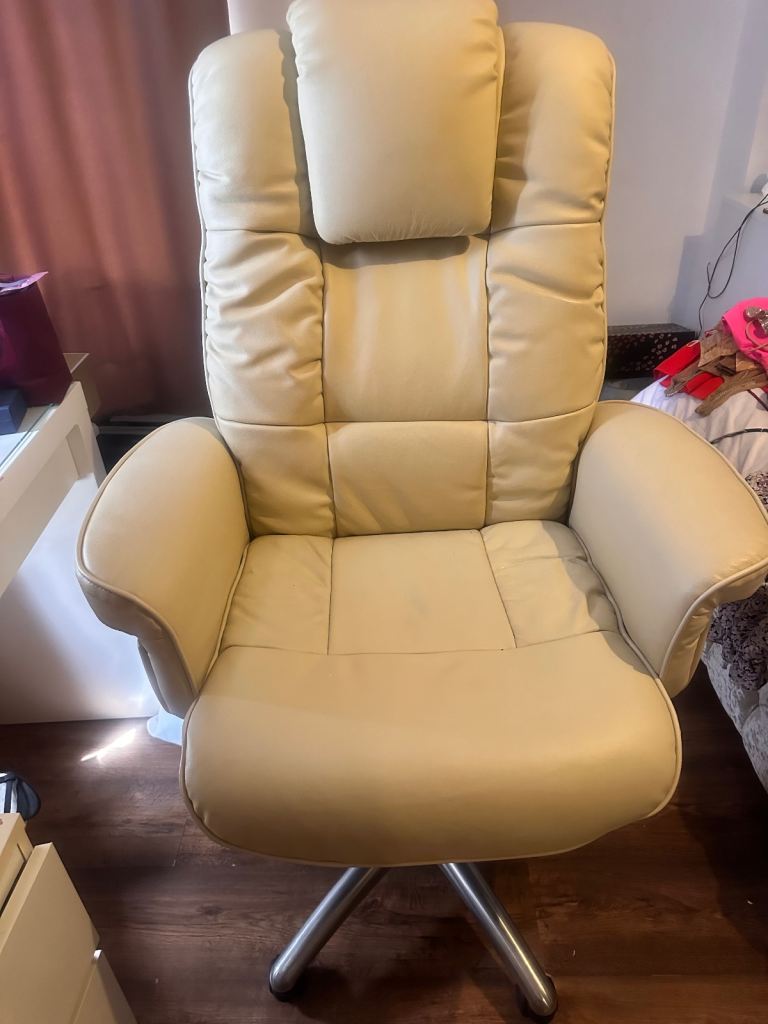 BRAND NEW Executive Cream Office Chair – Never Used!