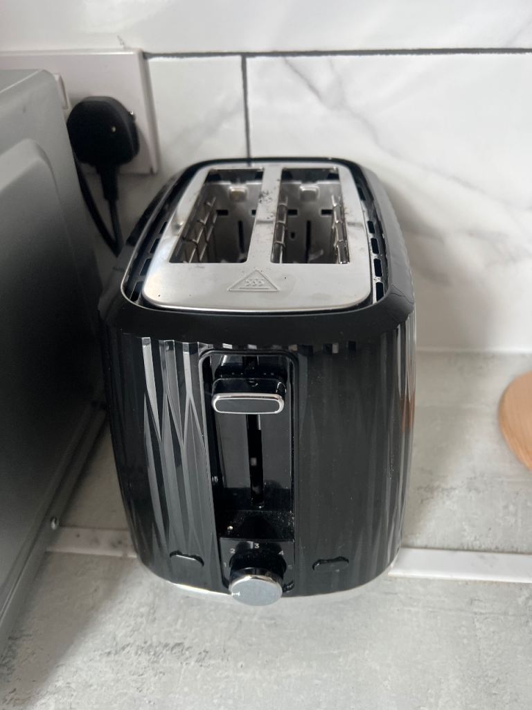 Black 2-Slice Toaster 
