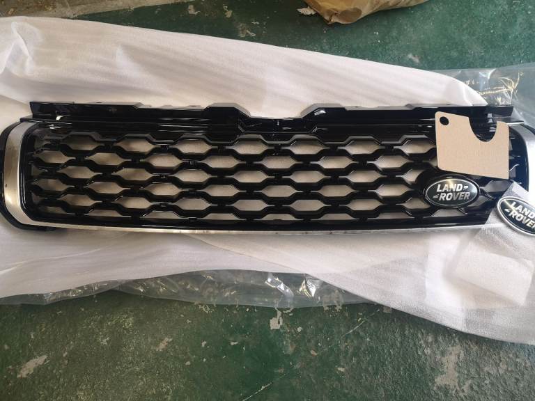 Range Rover Evoque Grill and Badges