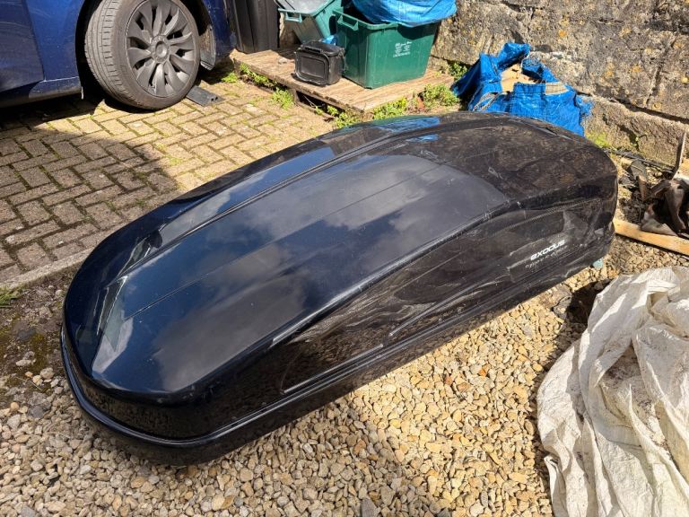 Roof box 580L with bars