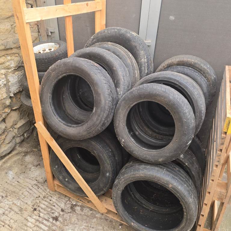 Free Mix of new and part-worn tyres