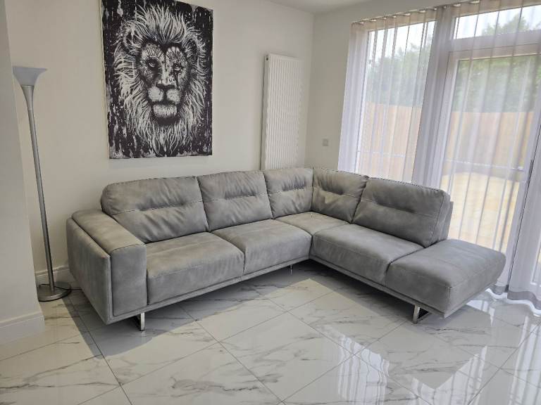 RHF GREY CORNER SOFA WITH MATCHING SWIVEL CHAIR (PRACTICALLY BRAND NEW)