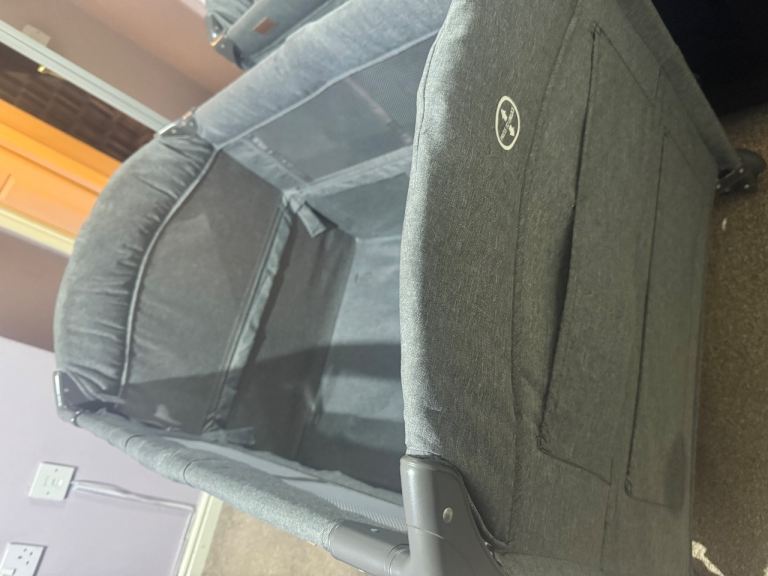 Travel cot