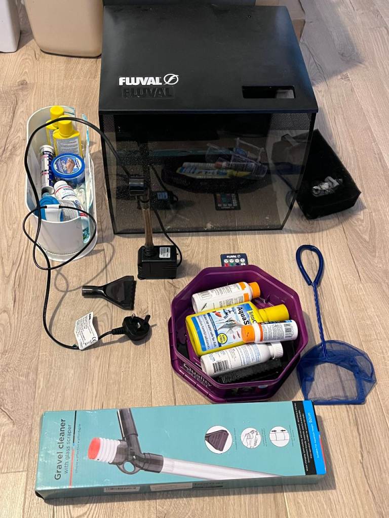 Fluval Flex 15 Litre Aquarium with Accessories – Good Condition