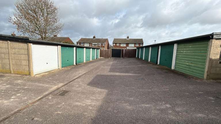 Garage to rent:  IVEL WAY, (R/O 8) BALDOCK, SG7 6LL