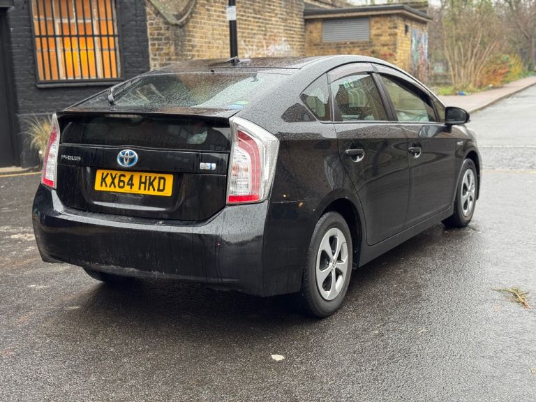 2015 Toyota Prius Automatic Hybrid £35 road tax yearly 