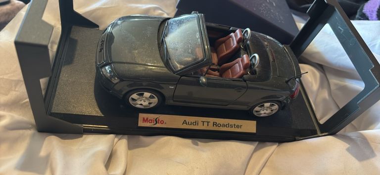 Maisto Audi TT Roadster Model Car – Grey, Good Condition
