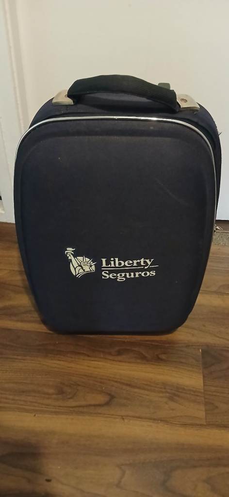 2 X TRAVEL SUITCASES FOR SALE