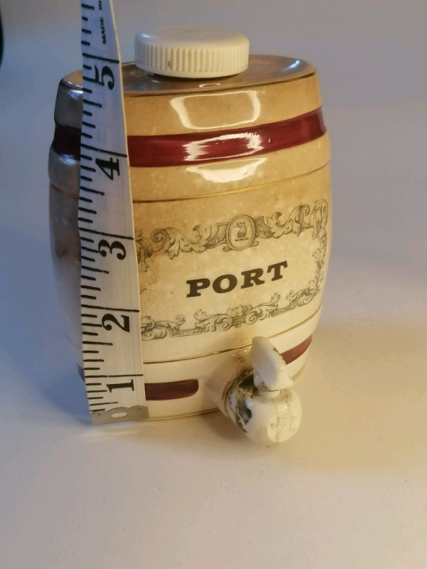 VINTAGE COLLECTABLE ROYAL VICTORIA WADE POTTERY PORT BOTTLE JAR CORK. 