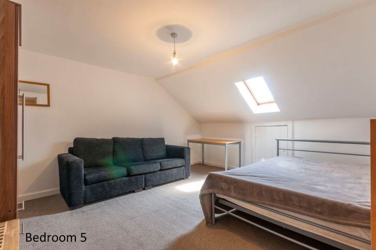 FLAT SHARE: DOUBLE ROOM for let within very large and bright flat on Leith Walk - available soon