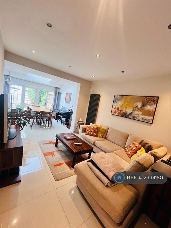 1 bedroom flat in Grampian Gardens, London, NW2 (1 bed) (#2994180)