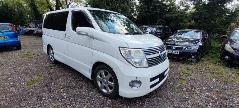 Nissan Elgrand 8 seats Petrol