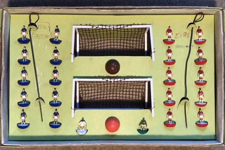 SUBBUTEO FOOTBALL CONTINENTAL DISPLAY EDITION PLUS PITCH, c 1969