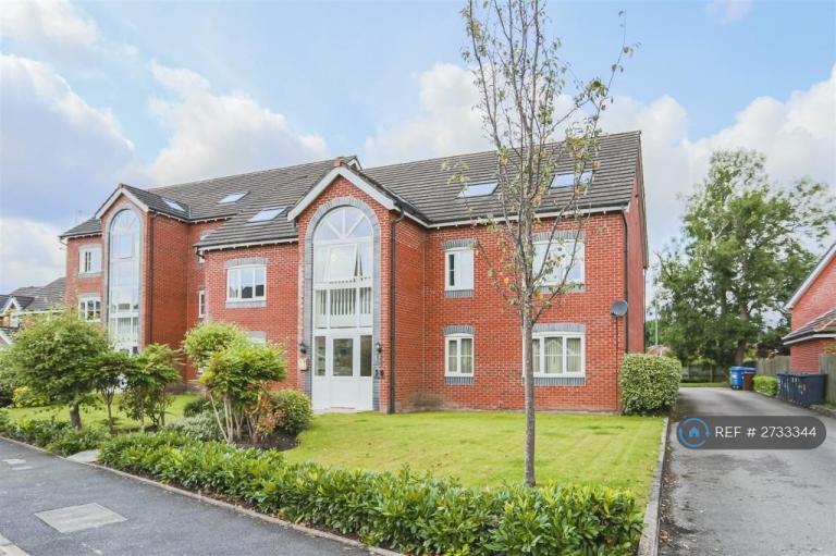 2 bedroom flat in Grasmere Drive, Bury, BL9 (2 bed) (#2733344)