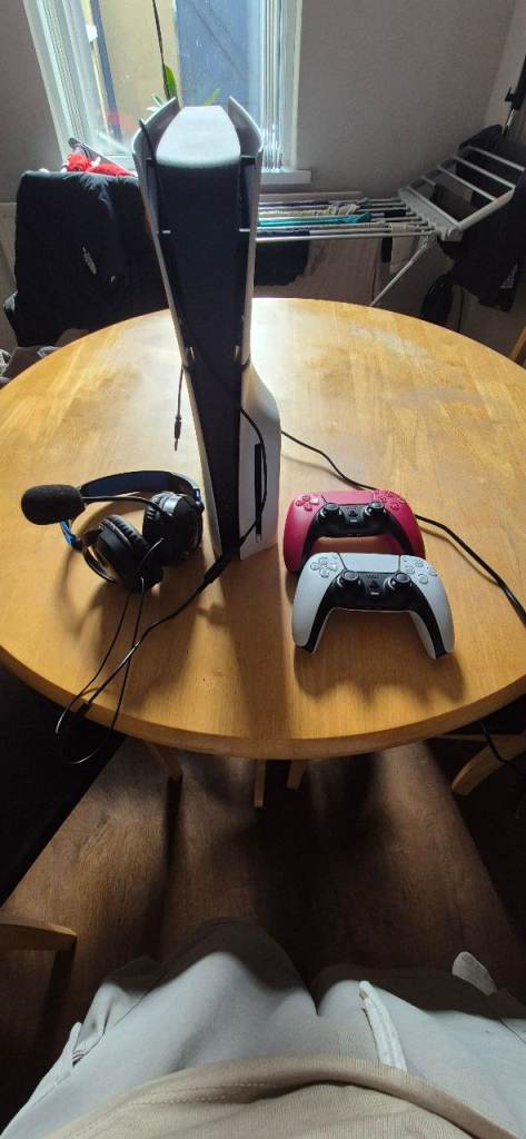 PS5 DISC FC26 EDITION WITH 2 CONTROLLERS AND TURTLE BEACH HEADSET