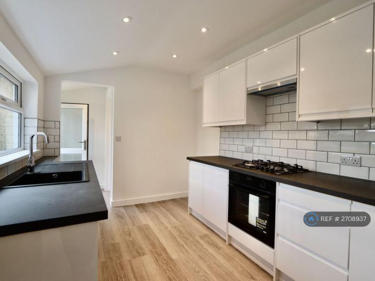 2 bedroom house in Dafalog Terrace, Phillipstown, New Tredegar, NP24 (2 bed) (#2708937)