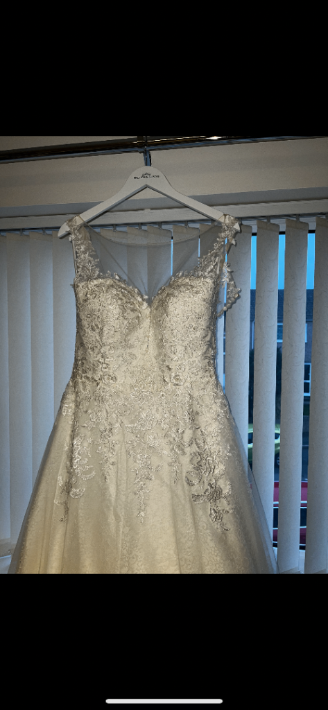 Wedding dress - ivory, lace 
