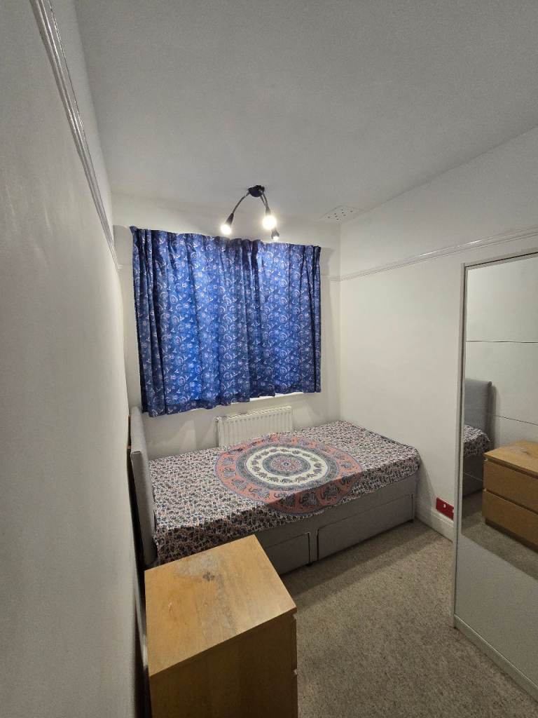 1 box room with food