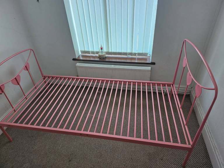 Kids single bed 