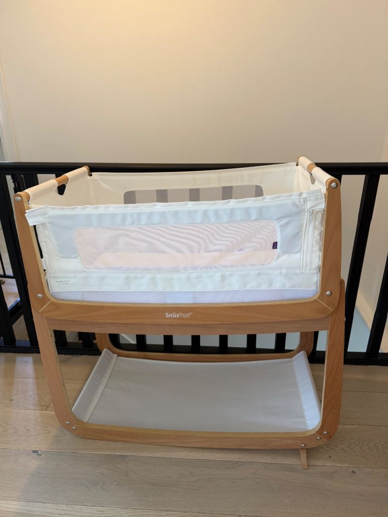 SnuzPod 4 bedside crib